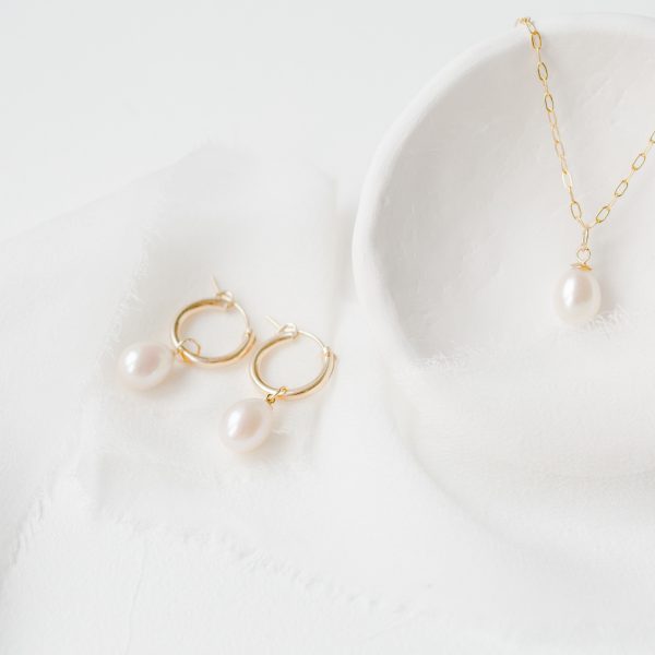 pearl gold hoop earrings
