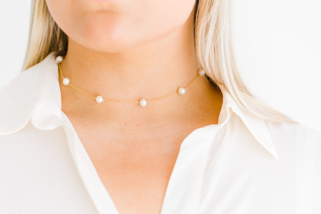 Pearl and chain choker necklace